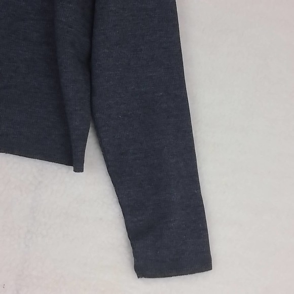 Soncy Crew Neck Waffle Knit Cropped Top Size‎ 22-24 in Gray w/ Graphic - Picture 5 of 10